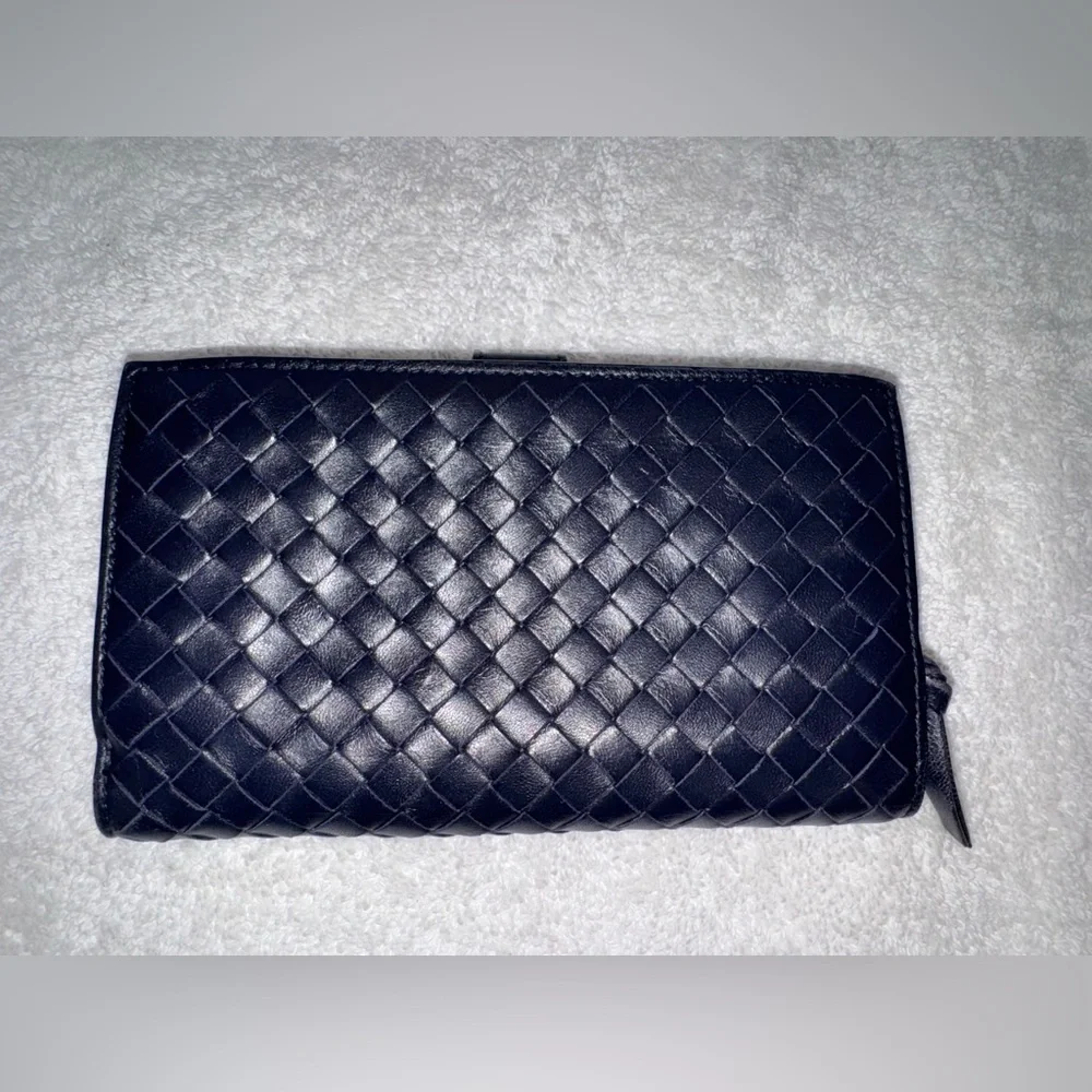 Bottega Veneta Intrecciato Navy Blue Bifold leather wallet, Unisex.
